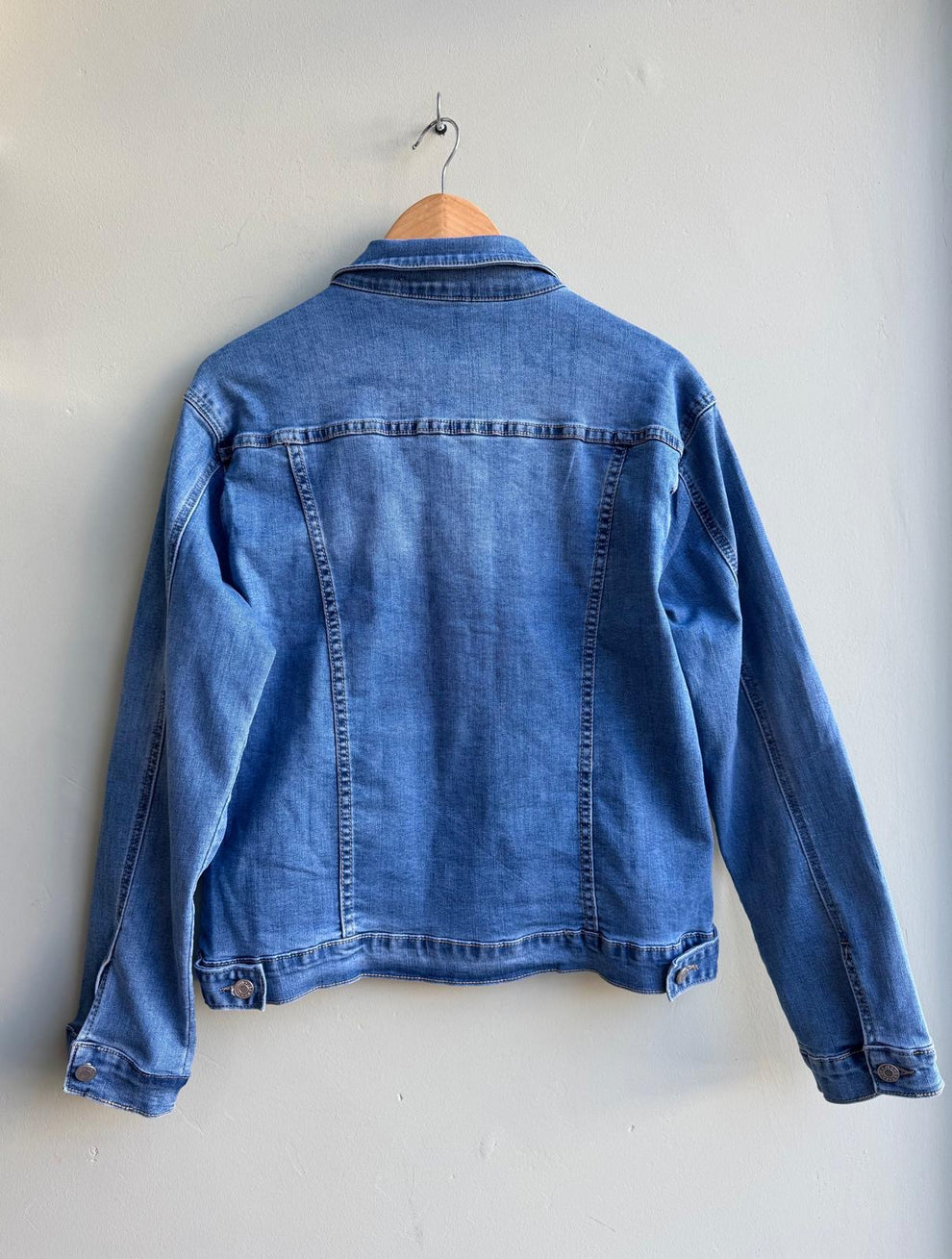 Classic Ladies Denim Jacket 🧥