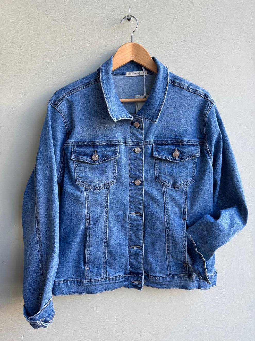 Classic Ladies Denim Jacket 🧥
