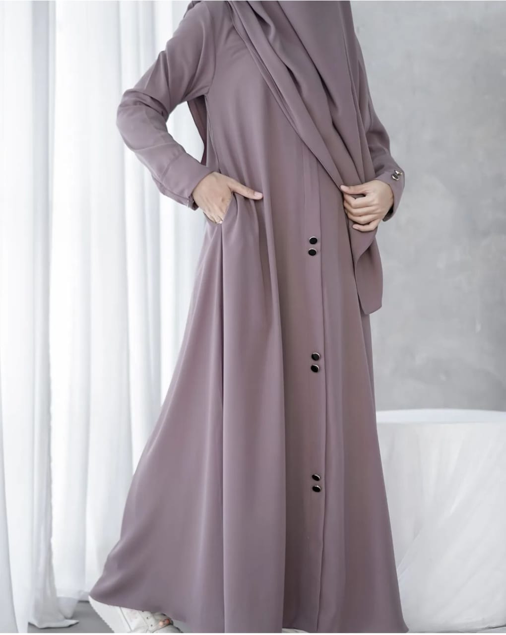 Mirha Abaya with Staller