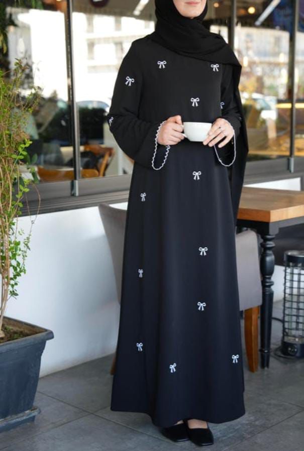 Black & White Embroidered Bow Abaya 🤍🖤