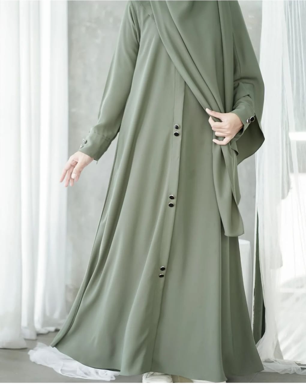 Mirha Abaya with Staller