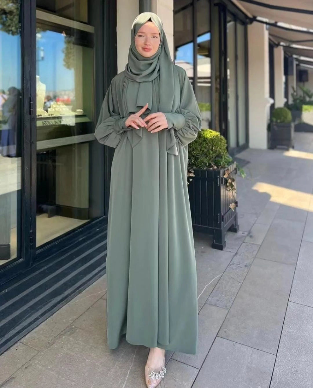 Arabian Dream Abaya with Staller