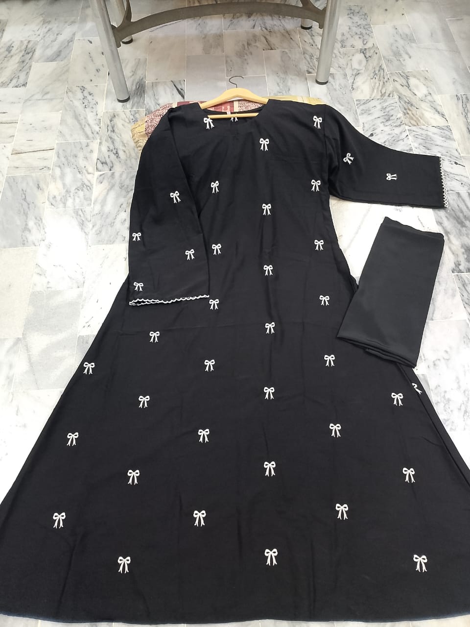 Black & White Embroidered Bow Abaya 🤍🖤